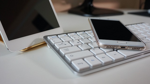 smartphone tablet klávesnice